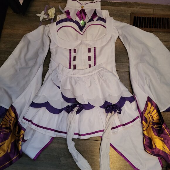 Emilia Re:Zero cosplay - Picture 2 of 4